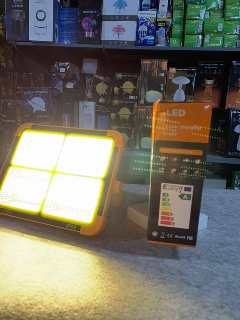 Projecteur Solaire étanche Rechargeable 4 modes Déclairage Power-Bank 1000W - Camping et Randonnée - صورة 10