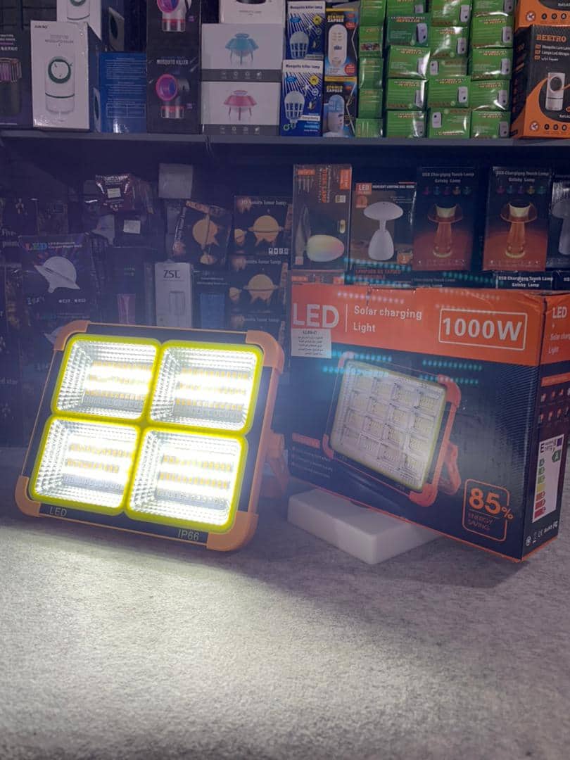 Projecteur Solaire étanche Rechargeable 4 modes Déclairage Power-Bank 1000W - Camping et Randonnée - صورة 11