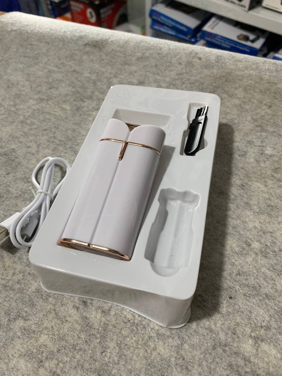 Rasoir électrique indolore avec lumière LED pour épilation instantanée du menton/lèvre supérieure - Soins et Beauté - صورة 12