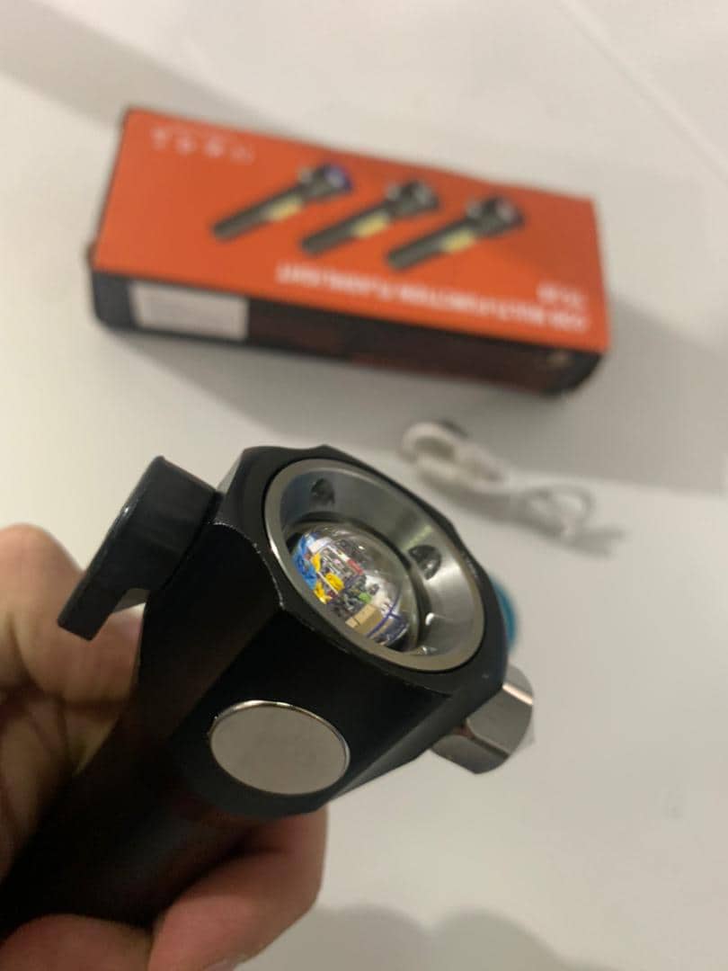 Lampe de poche rechargeable à LED avec brise vitre intégré - 300 Lumens - Accessoires Auto/Moto - صورة 8