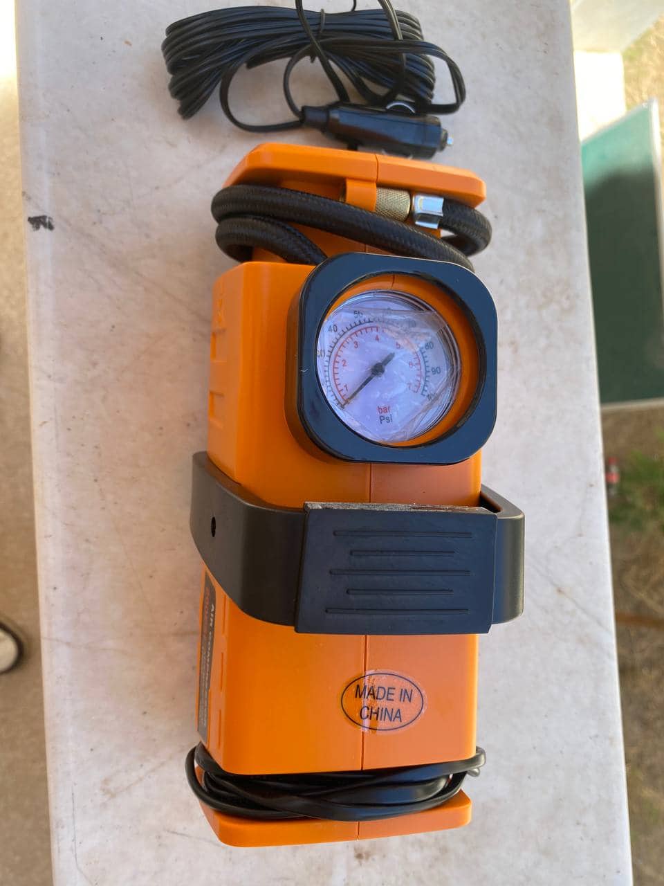 Compresseur d’aire a double adaptateur 220v/12v- 200psi - Orange - Électronique - صورة 7
