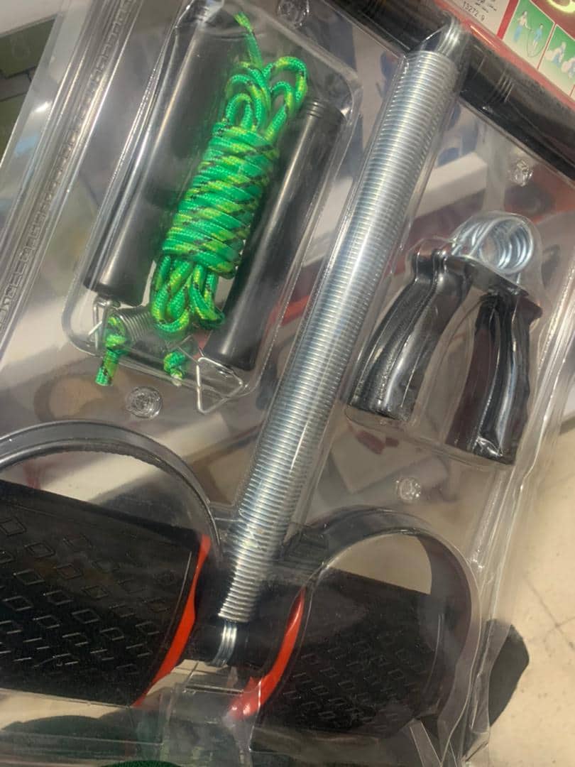 Kit Sportif 3en1 Corde à Sauter , Poignet et Appareil pour Abdos - Sport - صورة 6