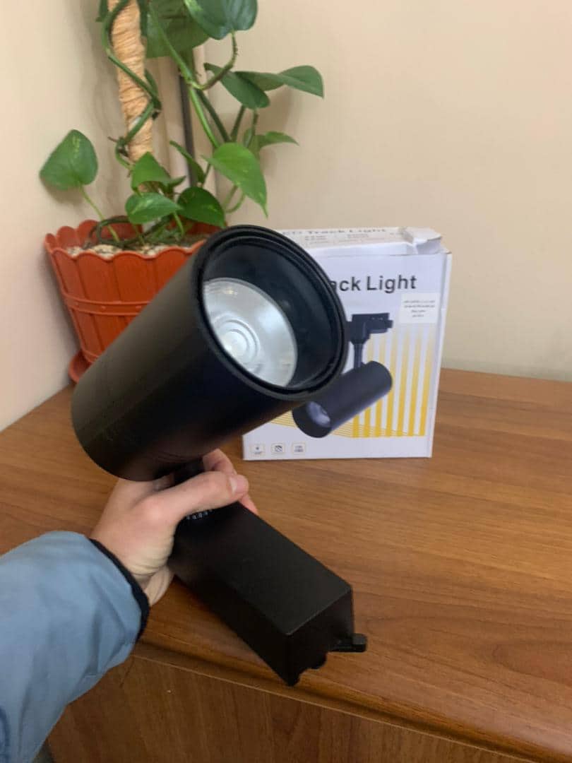 Spotlight LED éclairage parfait pour magasin de vêtements - Décoration - صورة 4