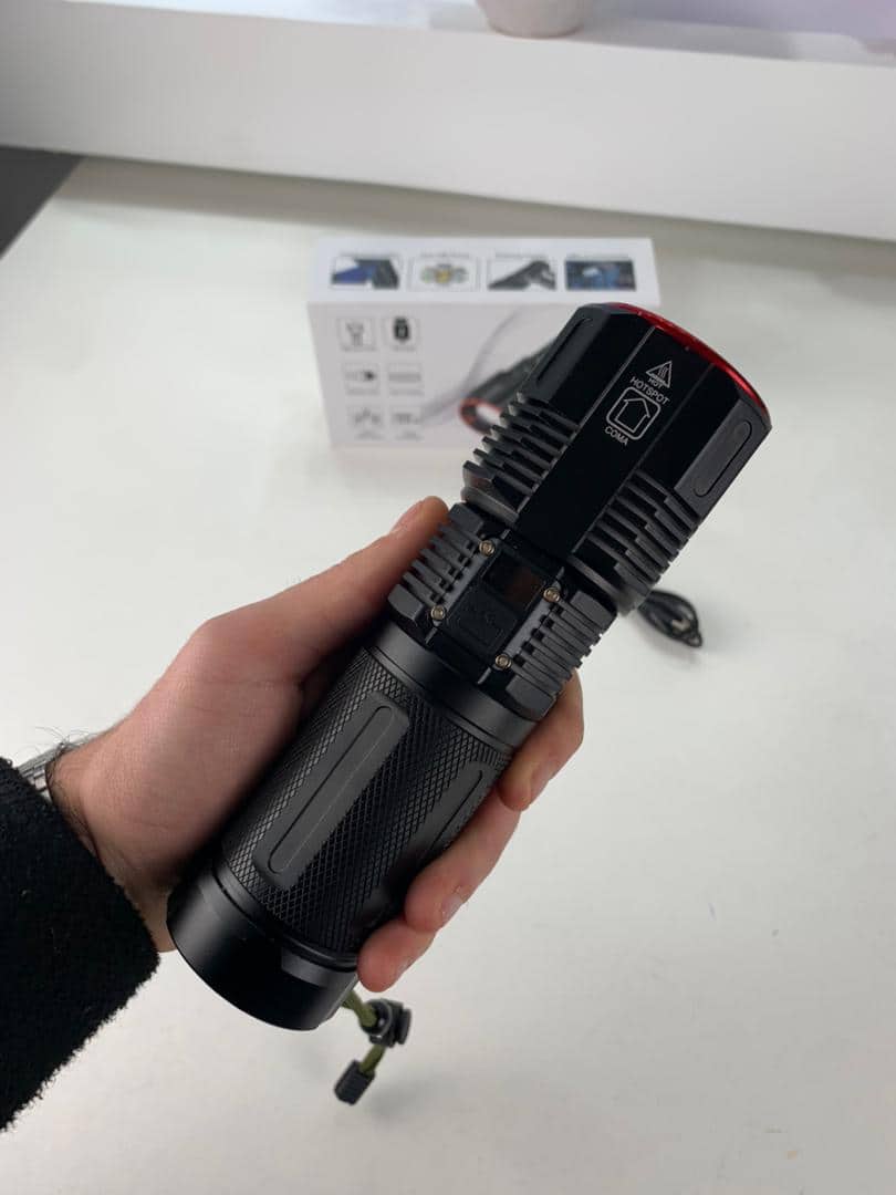 Lampe Torche 100W avec Batterie Lithium 18650*3 Portée de 1 à 1,5 km, mise au point réglable – مصباح يدوي عالي الطاقة مع بطارية ليثيوم - Camping et Randonnée - صورة 16