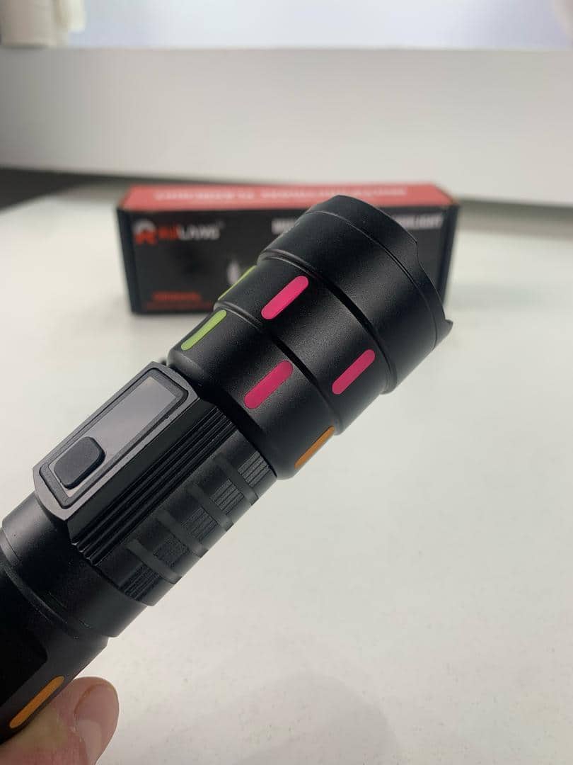 Lampe de Poche LED à Zoom Télescopique avec Bandes Fluorescentes - مصباح يدوي مع زووم تلسكوبي - Camping et Randonnée - صورة 15