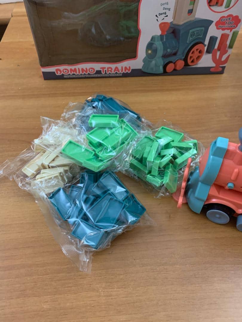 Train Automatique Dominos 80 Pièces Cadeau pour Garçons et Filles – لعبة قطار الدومينو - Jouet & Gaming - صورة 8