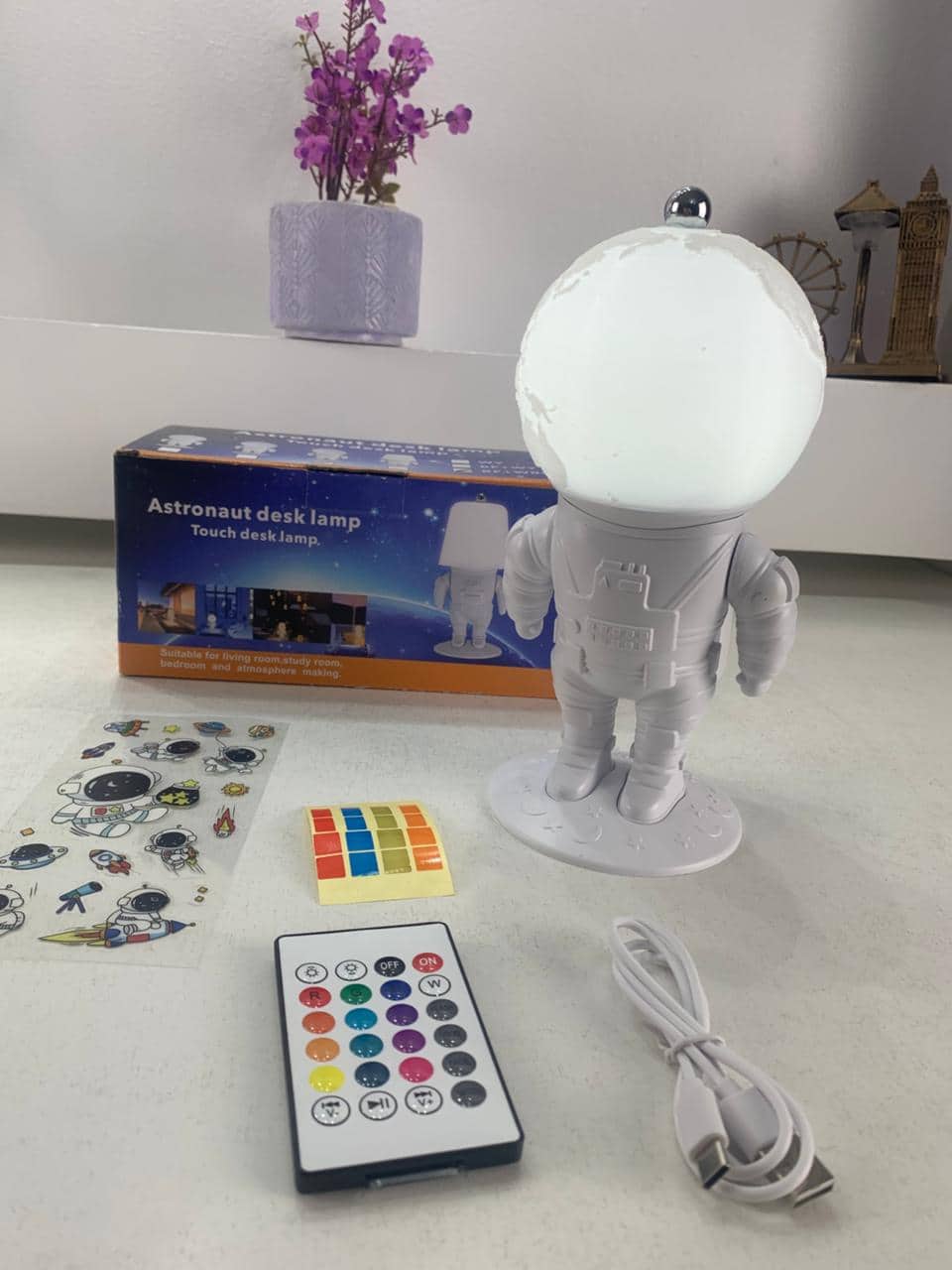Lampe Astronaute lunaire avec télécommande et LED 16 couleurs – مصباح رجل الفضاء - Électronique - صورة 9