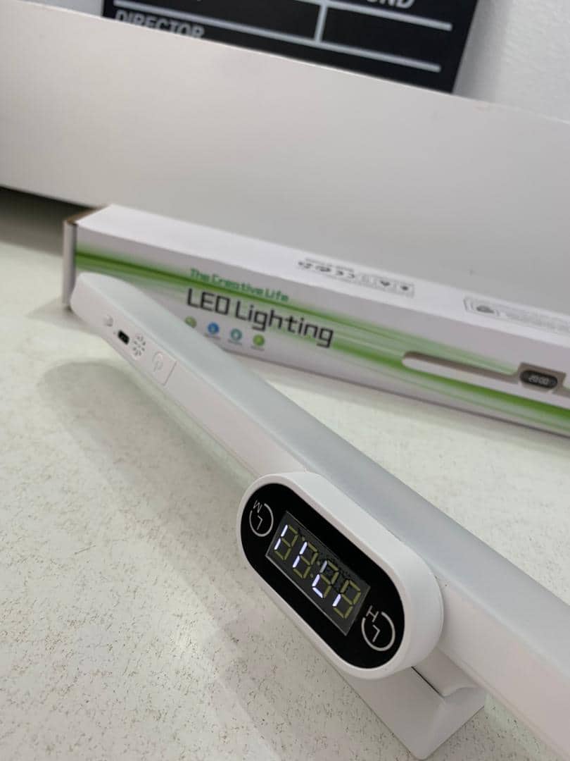 Barre lumineuse LED rechargeable tactile avec 3 modes de couleurs et minuterie GM – مصباح مغناطيسي قابل للتثبيت في عدة أماكن - Électronique - صورة 7