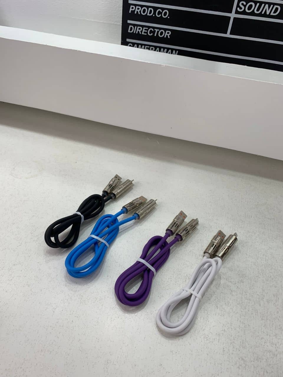 Câble de charge multifonction 4 en 1 USB C, A et Lightning 240W – كابل شحن متعدد الرؤوس - Accessoires - صورة 8