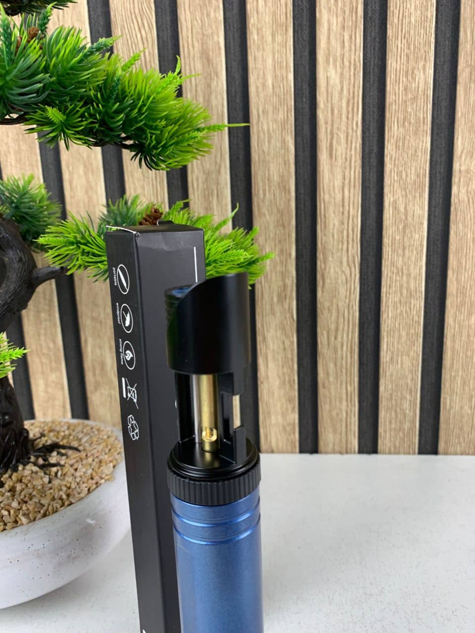Briquet électrique Jet Flamme avec verrouillage de sécurité et ouvre bouteille - Camping et Randonnée - صورة 8