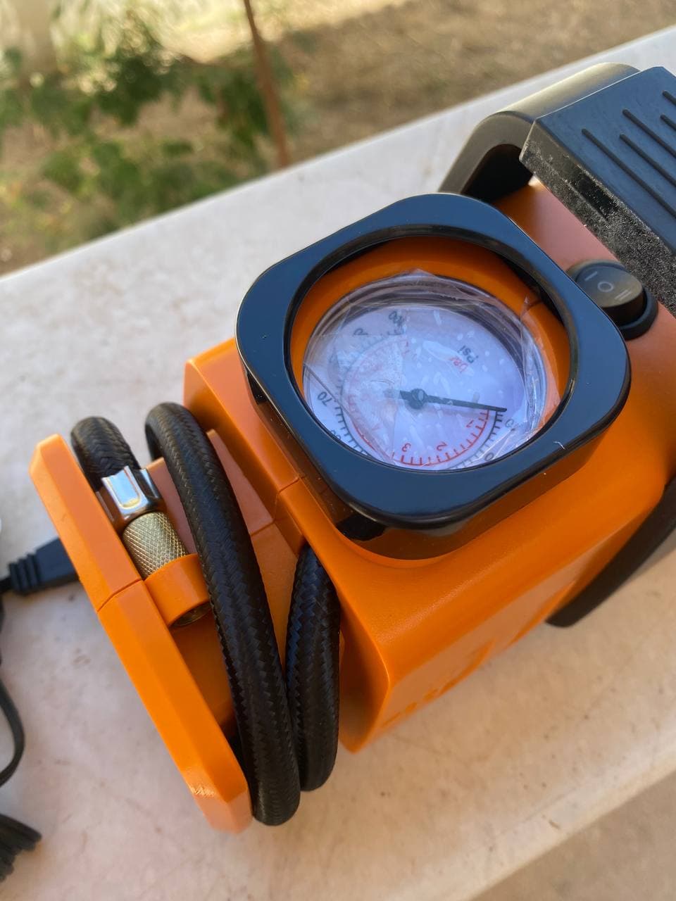 Compresseur d’aire a double adaptateur 220v/12v- 200psi - Orange - Électronique - صورة حقيقية 8