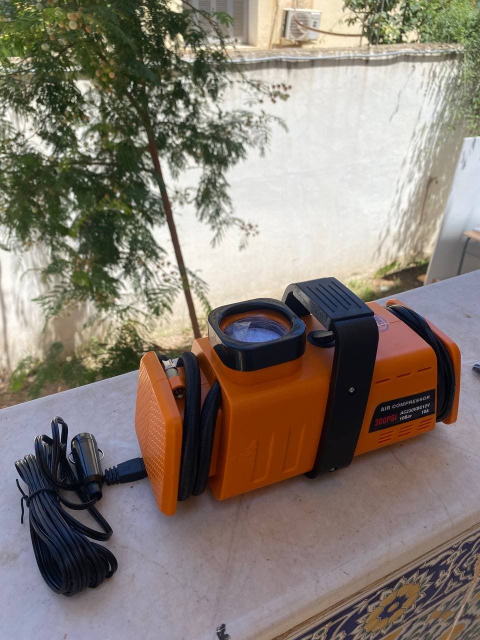 Compresseur d’aire a double adaptateur 220v/12v- 200psi - Orange - Électronique - صورة حقيقية 10