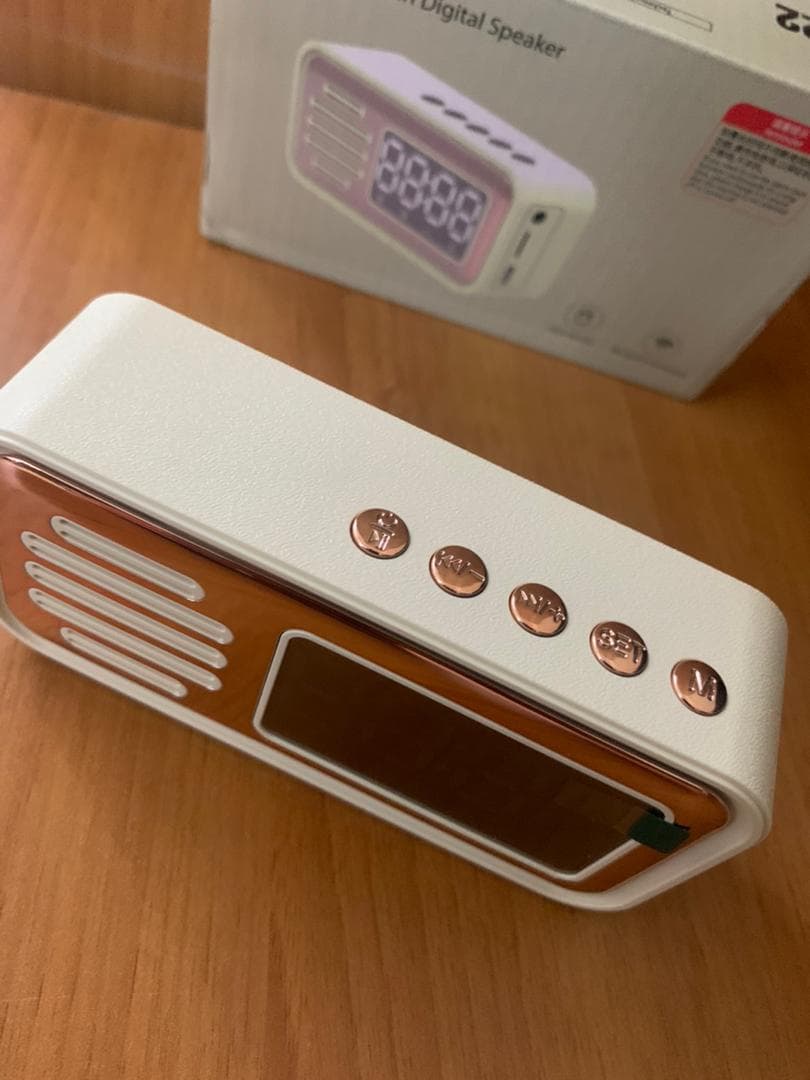 Réveil Bluetooth Rétro avec Haut-Parleur et Fonction IPX5 – ساعة منبه بلوتوث مع مكبر صوت   - Électronique - صورة حقيقية 11