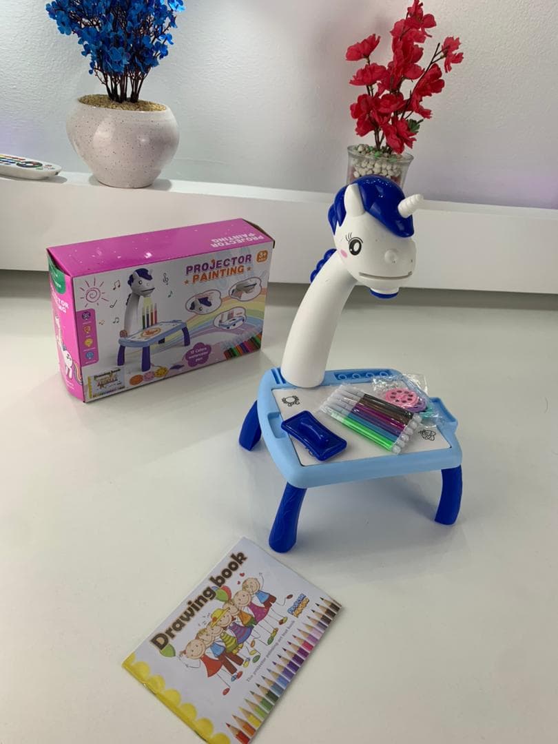 Jouet Projecteur de Dessin Aolieh, Table de Dessin Éducative pour Enfants avec Projecteur LED et Accessoires – لعبة جهاز عرض الرسم للأطفال - Jouet & Gaming - صورة حقيقية 9