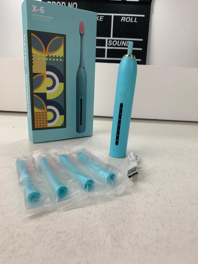 Brosse à Dents Électrique 4 Têtes Incluses Rechargeable et Étanche IPX7 – فرشاة أسنان كهربائية بأربعة رؤوس - Soins et Beauté - صورة حقيقية 6