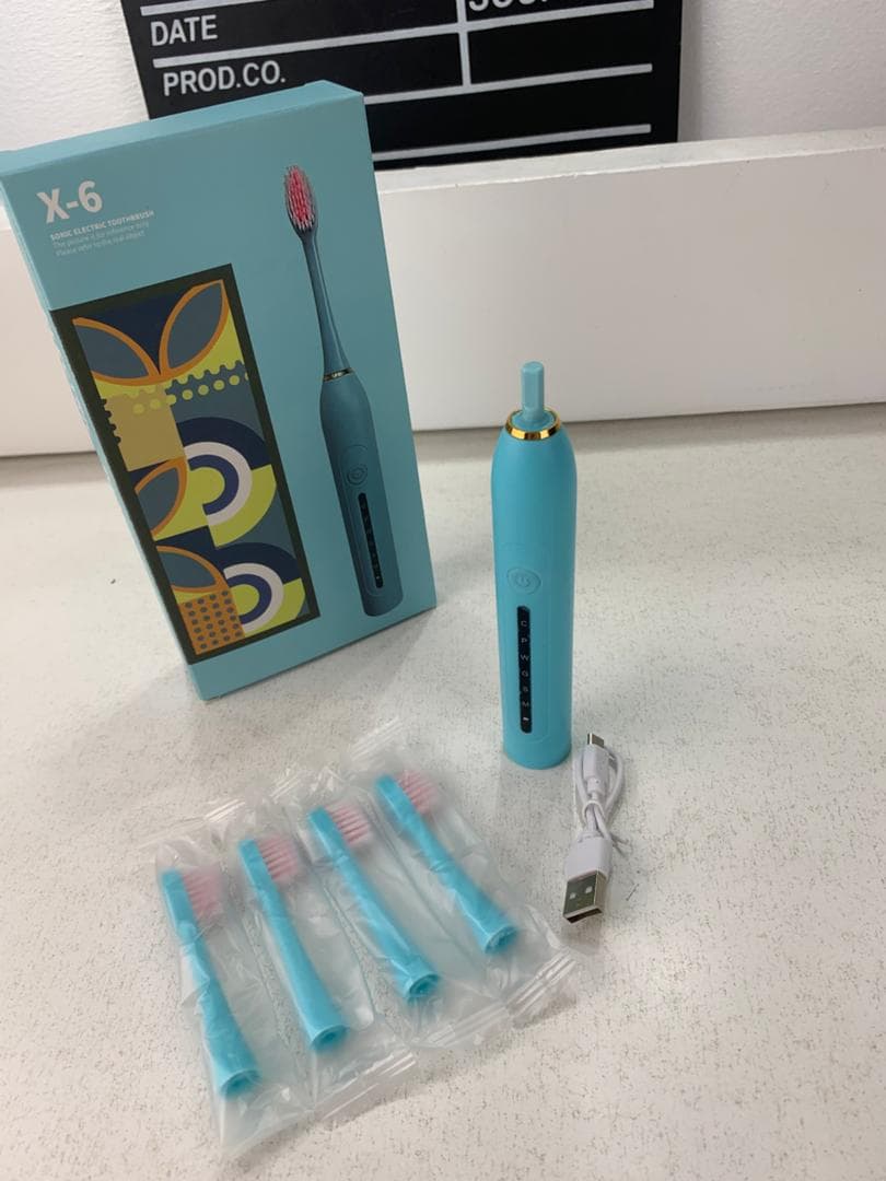Brosse à Dents Électrique 4 Têtes Incluses Rechargeable et Étanche IPX7 – فرشاة أسنان كهربائية بأربعة رؤوس - Soins et Beauté - صورة حقيقية 7