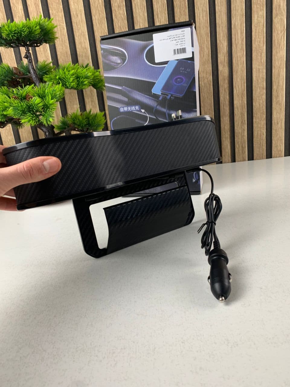 Organisateur 5 en 1 pour siège auto avec chargeur sans fil et 2 câbles télescopiques - Accessoires Auto/Moto - صورة حقيقية 10