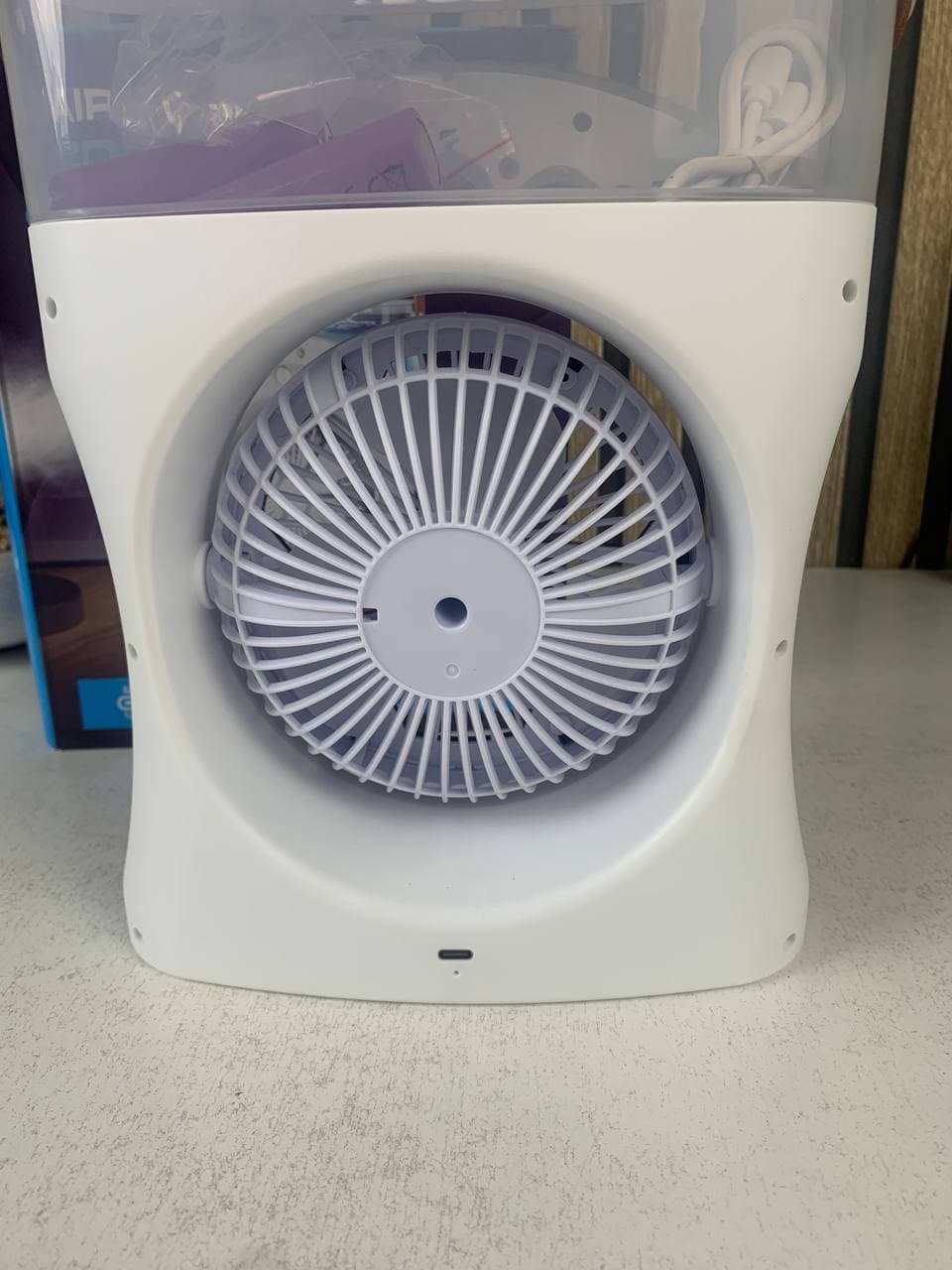 Ventilateur Brumisateur de Bureau Portable USB avec Éclairage - مروحة المكتب الذكية برذاذ الماء والترطيب بـ 3 سرعات - Produits de saison - صورة حقيقية 14