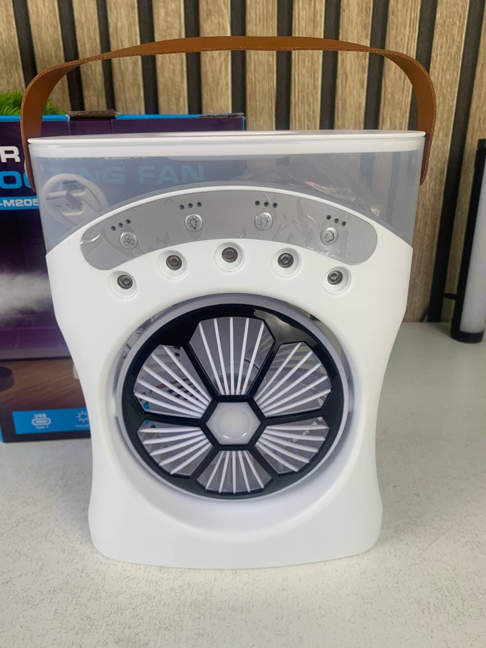 Ventilateur Brumisateur de Bureau Portable USB avec Éclairage - مروحة المكتب الذكية برذاذ الماء والترطيب بـ 3 سرعات - Produits de saison - صورة حقيقية 15