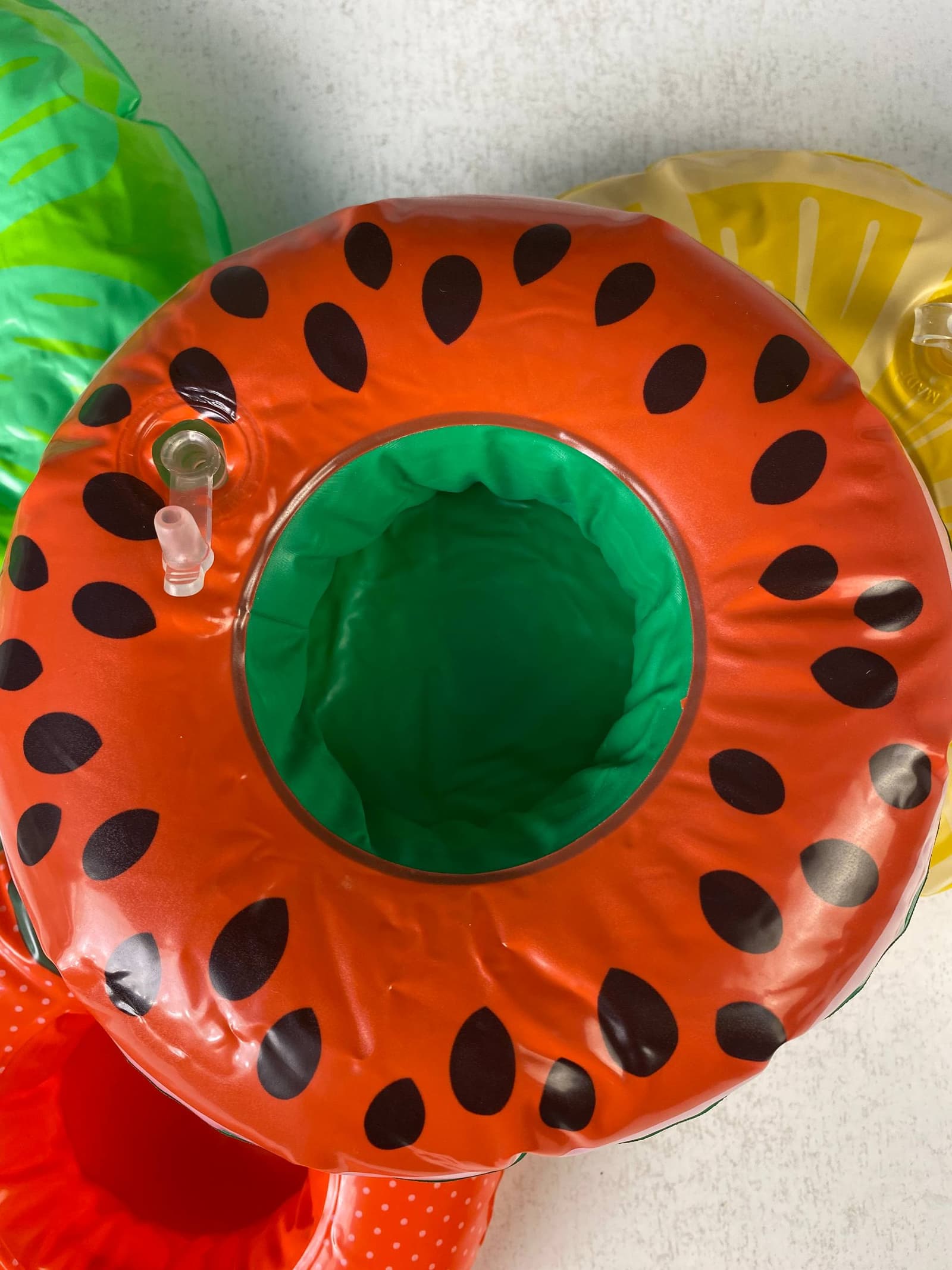 Porte-Gobelets Flottants Gonflables pour Piscine Design Amusant Matériau PVC - حامل أكواب مائي منفوخ للمسبح بتصاميم الفواكه - Camping et Randonnée - صورة حقيقية 9