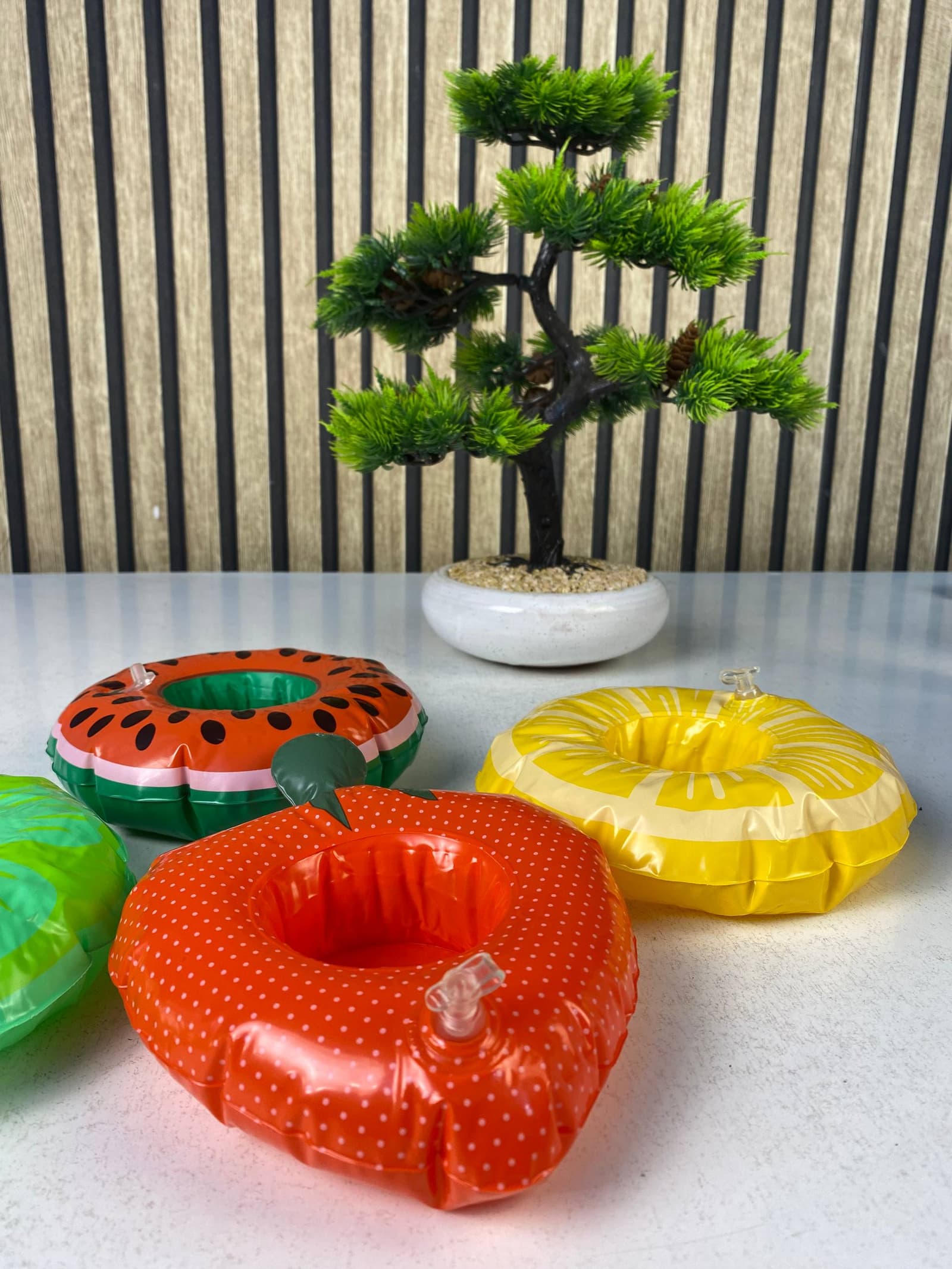 Porte-Gobelets Flottants Gonflables pour Piscine Design Amusant Matériau PVC - حامل أكواب مائي منفوخ للمسبح بتصاميم الفواكه - Camping et Randonnée - صورة حقيقية 11