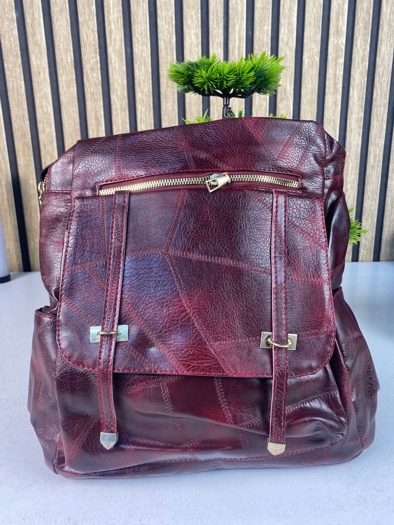 Sac à dos rétro en cuir synthétique pour femme Grenat - حقيبة ظهر نسائية من الجلد - Sac à dos et Mode - صورة حقيقية 5