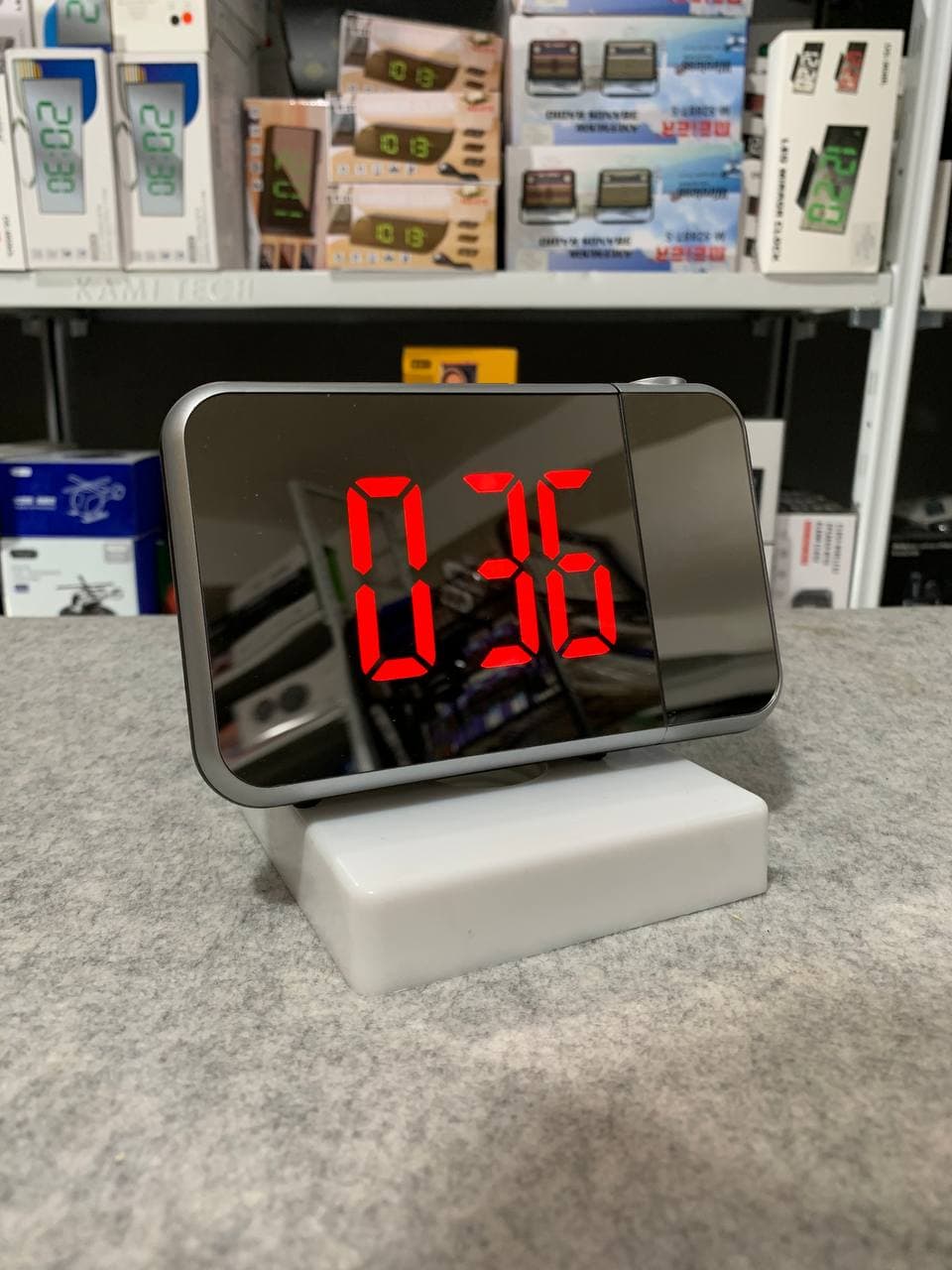 Réveil numérique intelligent avec projecteur 180° TempéRature USB , Snooze DS-8590L - Électronique - صورة حقيقية 7