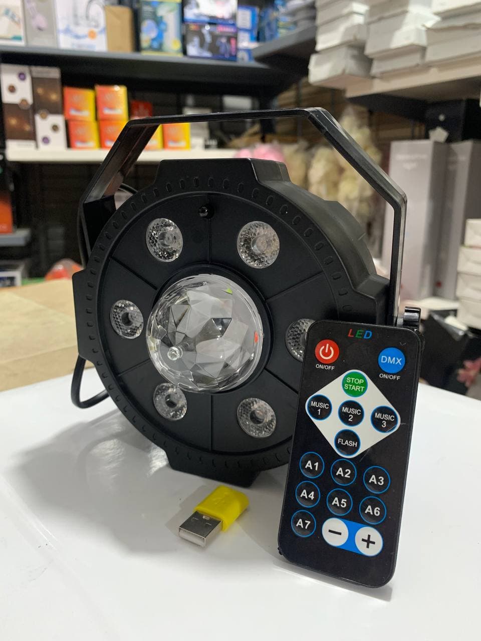 Projecteur jeux de lumiere RGB Laser rotatif 6en1 effets Stroboscope - Électronique - صورة حقيقية 9