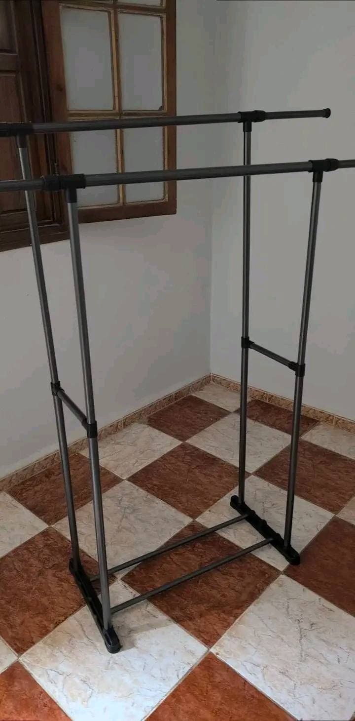 Penderie Mobile Double Barres Extensible Hauteur réglable avec 4 Roulettes V6 - Maison - صورة حقيقية 5