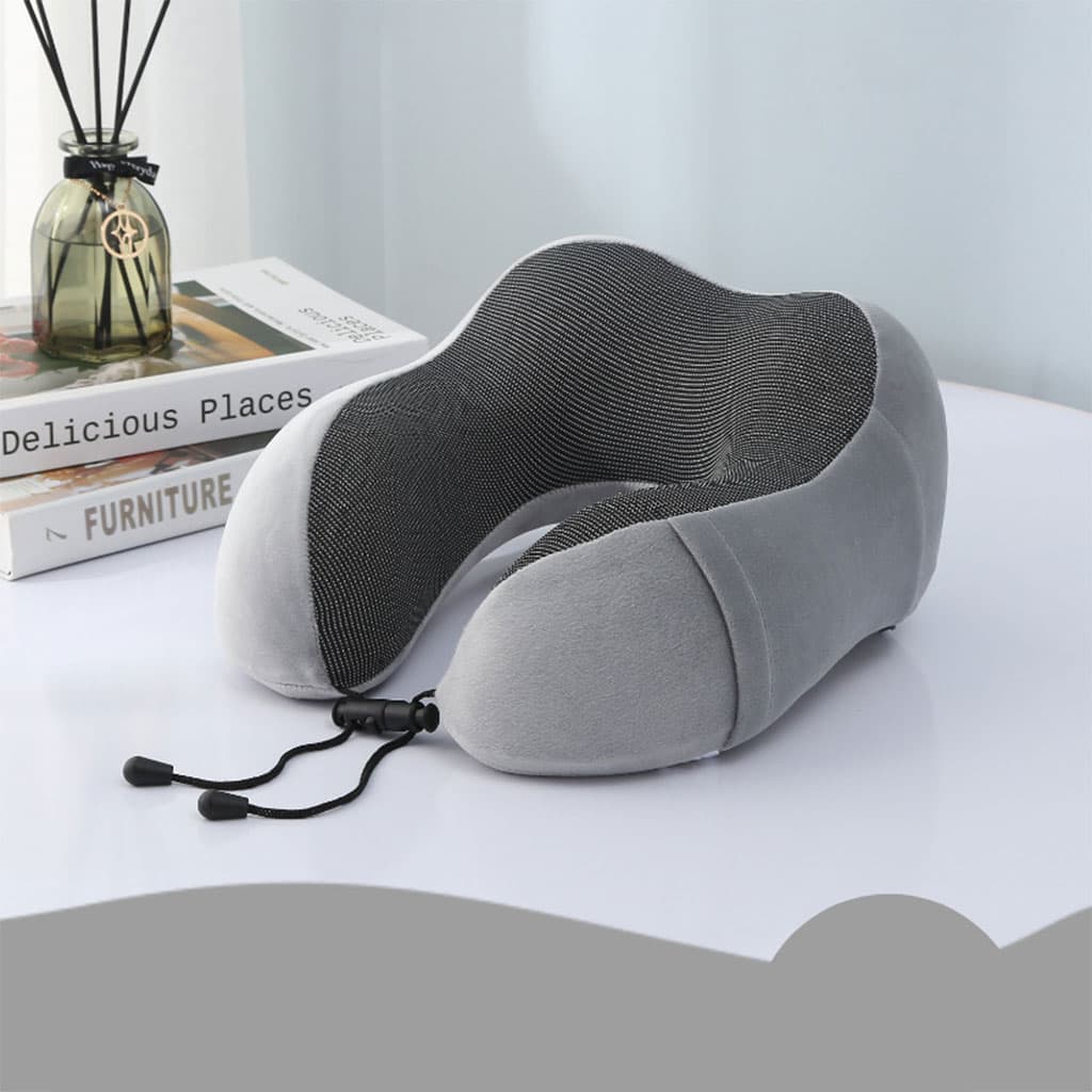 Kit de voyage 3in1 Oreiller en mousse à mémoire de forme en forme de U avec Bouchon d’oreille et Bandeau Yeux - Vacance & Loisir - صورة 2