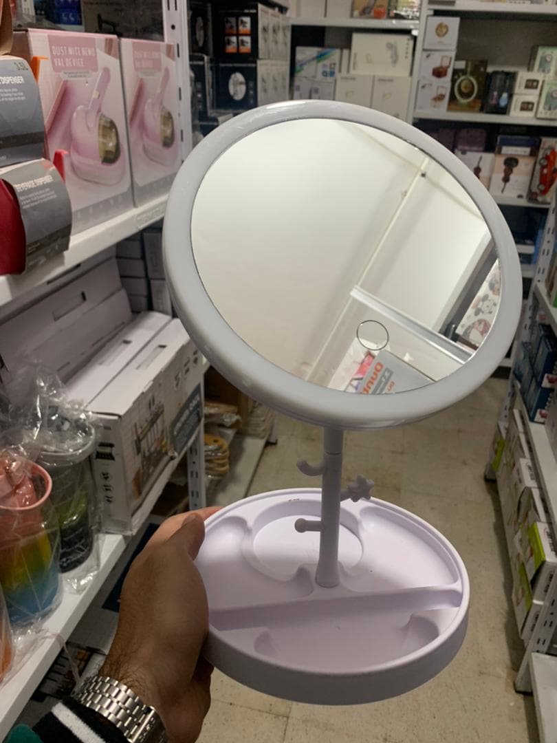 Miroir cosmétique avec lumière LED en forme Rond Rechargeable - Soins et Beauté - صورة حقيقية 8