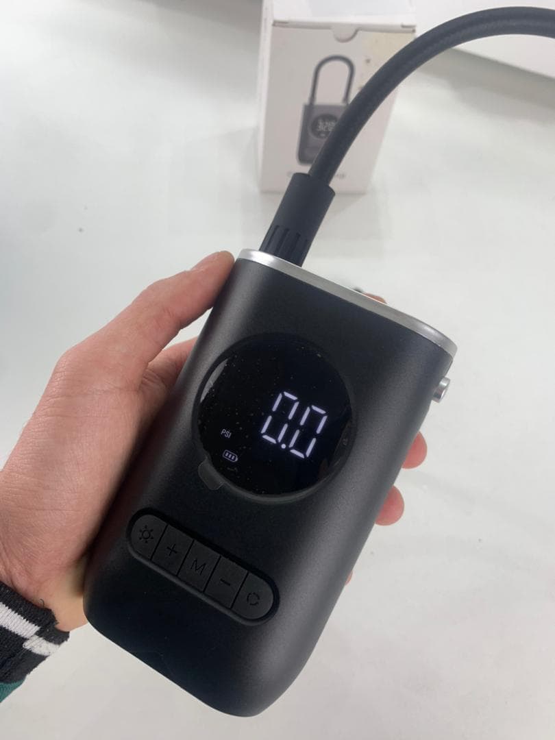 Compresseur d'Air Portable 150 PSI avec Lampe LED – منفاخ هواء محمول مع إضاءة - Accessoires Auto/Moto - صورة حقيقية 9