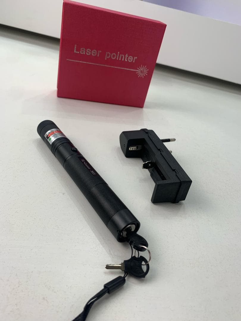 Pointeur Laser Puissant Multifonctions 2000 Mètres - مصباح ليزر قوي للمسافات الطويلة متعدد الوظائف - Électronique - صورة حقيقية 9