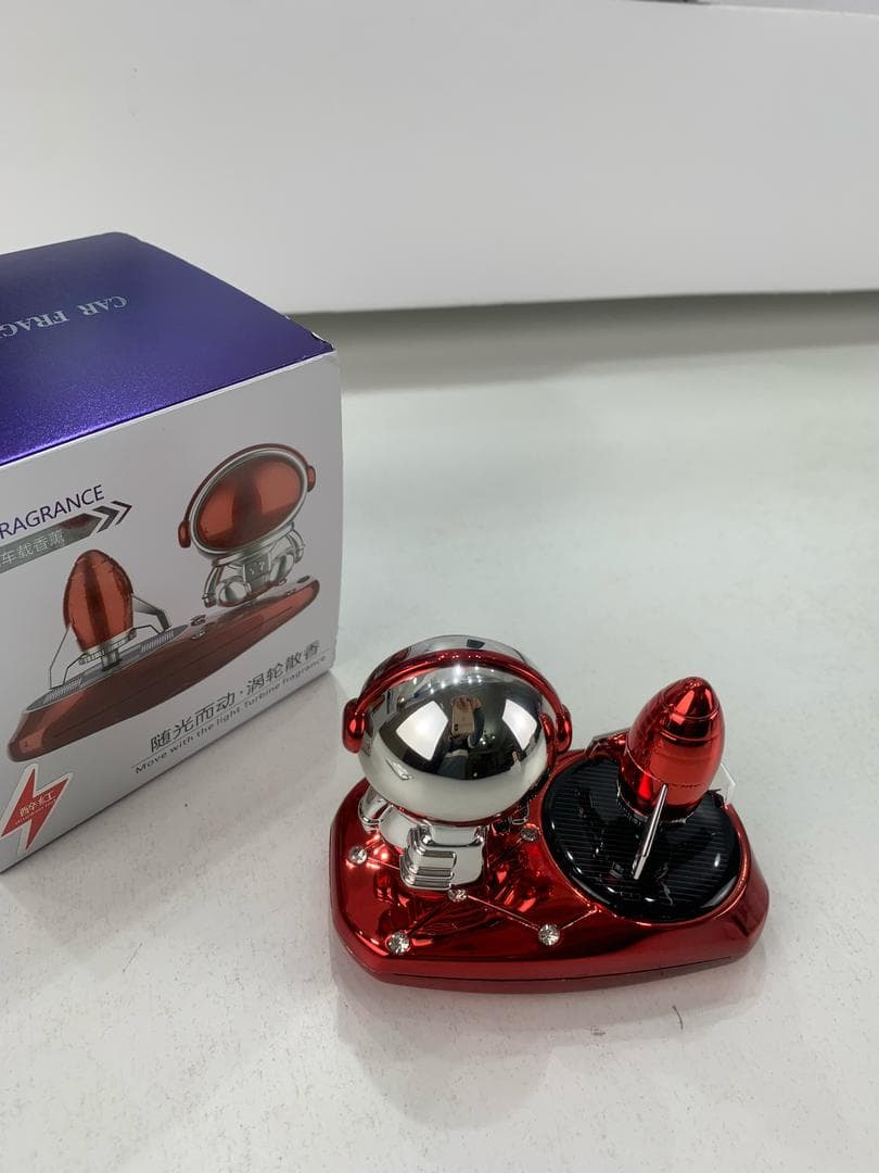 Parfum Voiture Solaire Décor Astronaute – موزع العطر في السيارة - Accessoires Auto/Moto - صورة حقيقية 6