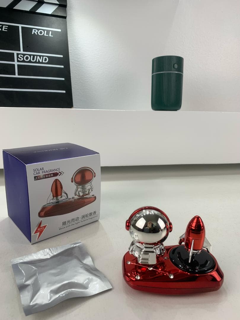 Parfum Voiture Solaire Décor Astronaute – موزع العطر في السيارة - Accessoires Auto/Moto - صورة حقيقية 7