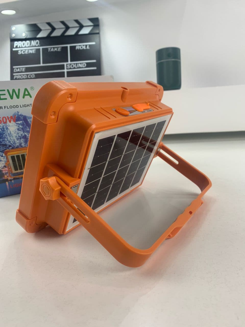 Projecteur LED Rechargeable 150W avec Panneau Solaire – مصباح تخييم عالي السطوع - Camping et Randonnée - صورة حقيقية 9