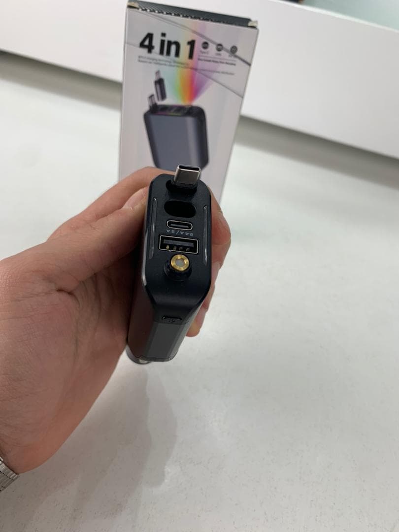 Chargeur Voiture 4en1 Rétractable 120W avec toit Starlight pour téléphones iOS et Android- شاحن سيارة متعدد المنافذ - Accessoires Auto/Moto - صورة حقيقية 9