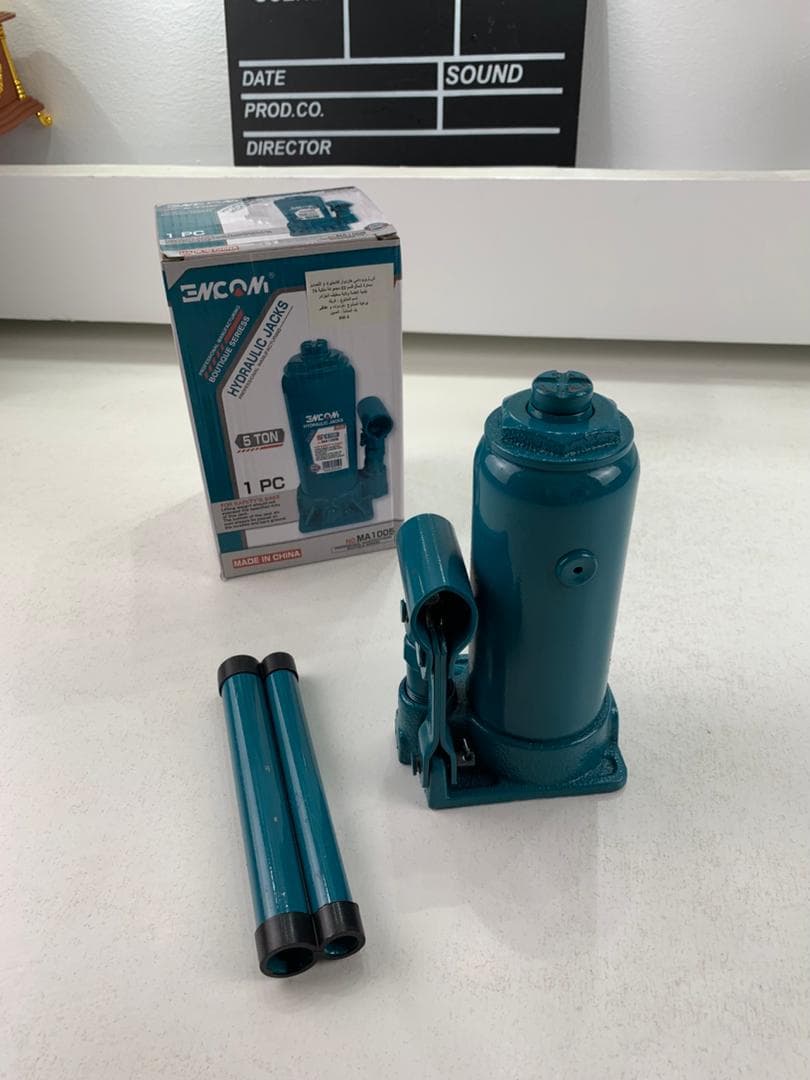 Cric bouteille hydraulique 5 tonnes avec valve de sécurité contre surcharges – حامل المركبات 5 طن - Accessoires Auto/Moto - صورة حقيقية 3