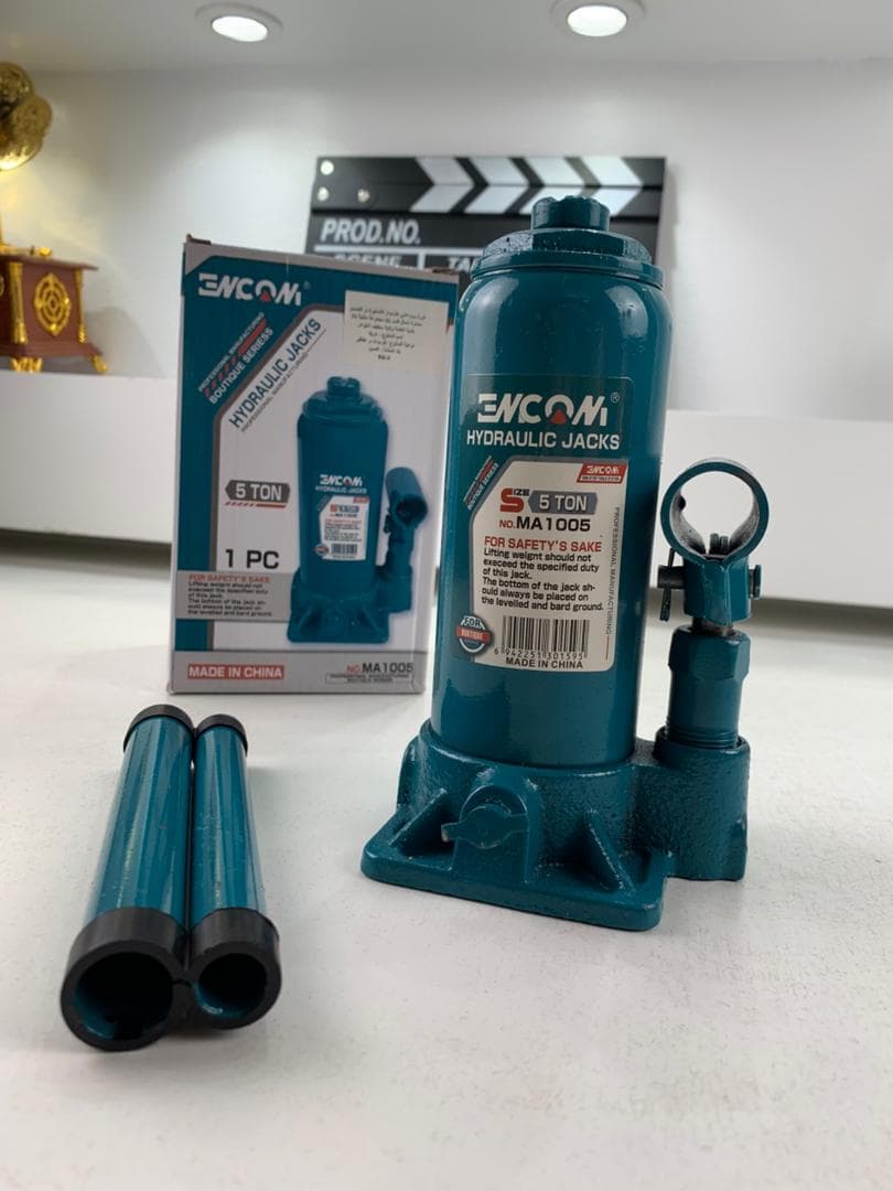 Cric bouteille hydraulique 5 tonnes avec valve de sécurité contre surcharges – حامل المركبات 5 طن - Accessoires Auto/Moto - صورة حقيقية 4