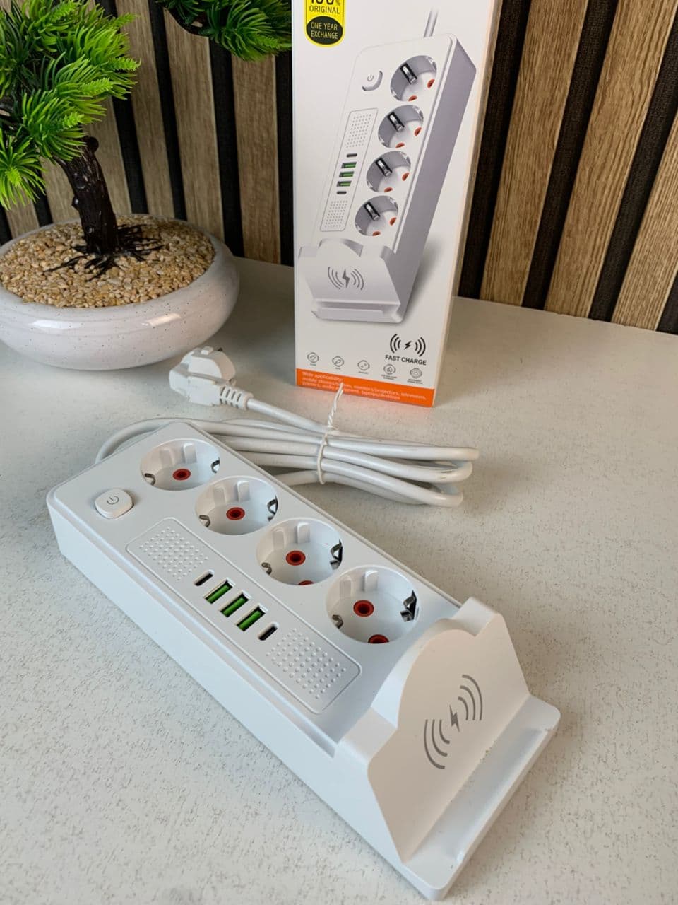 Multiprise 4 SOCKET 2500W avec USB, Type-C et chargement sans fil – مقبس طاقة وشاحن لاسلكي - Électronique - صورة حقيقية 8