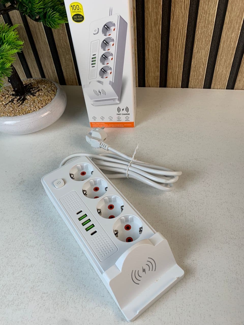 Multiprise 4 SOCKET 2500W avec USB, Type-C et chargement sans fil – مقبس طاقة وشاحن لاسلكي - Électronique - صورة حقيقية 9