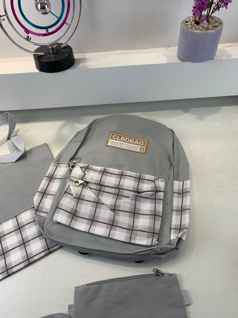 Ensemble de sacs d’école Kawai pour adolescents 4Pcs CLBD V4 Gris – محفظة 4 قطع كاواي رمادي - Sac à dos et Mode - صورة حقيقية 5