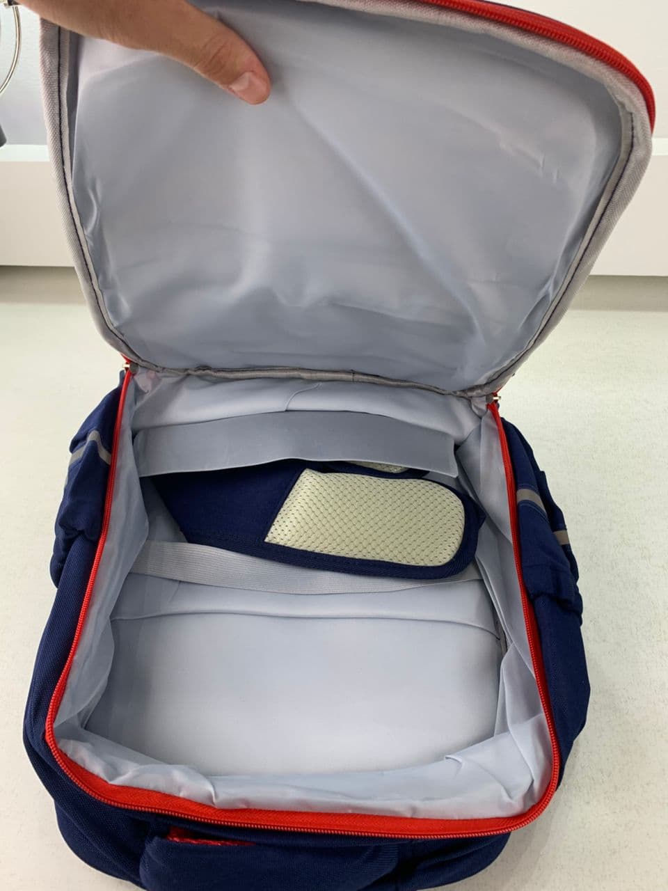 Sac à Dos Scolaire Orthopédique pour Enfants Xiao Wang Ya Bleu et rouge – محفظة مدرسية للأطفال أزرق وأحمر - Sac à dos et Mode - صورة حقيقية 7