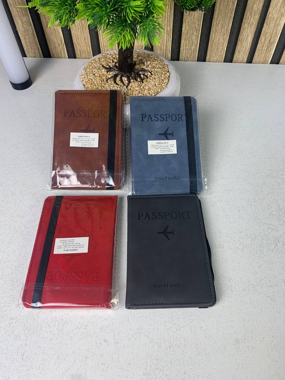 Porte-passeport en cuir à bande élastique - حافظة جواز سفر جلدية مزودة بشريط مطاطي - Accessoires - صورة حقيقية 10