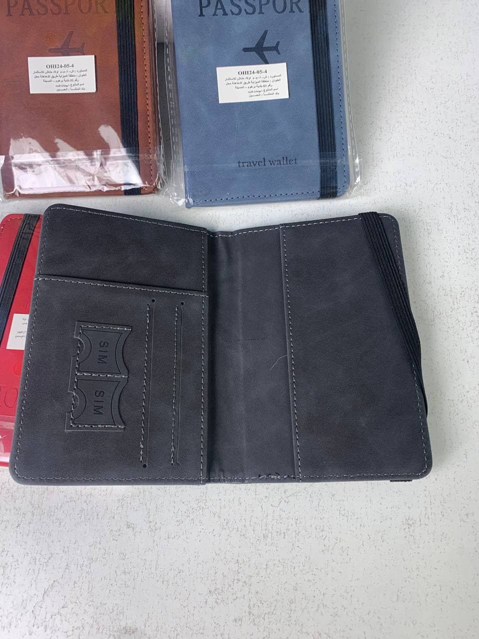 Porte-passeport en cuir à bande élastique - حافظة جواز سفر جلدية مزودة بشريط مطاطي - Accessoires - صورة حقيقية 11
