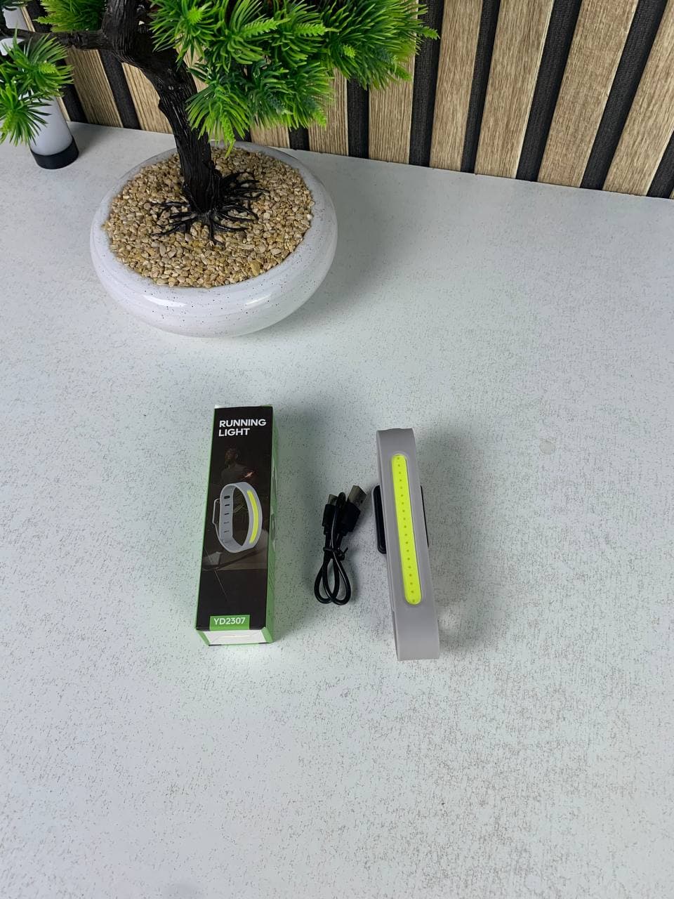 Brassard Lumineux LED Rechargeable pour Sport et Sécurité - سوار الإضاءة الرياضي الذكي للأمان - Camping et Randonnée - صورة حقيقية 11