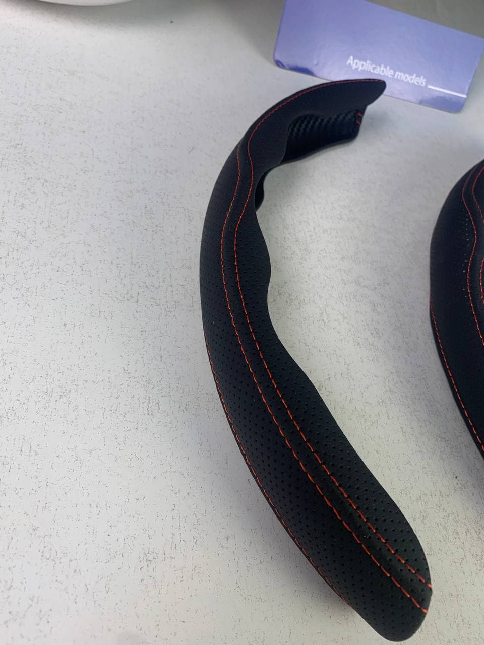 Protections de Volant Sportives en Simili Cuir 2Pcs - أغطية مقود السيارة الرياضية من الجلد - Accessoires Auto/Moto - صورة حقيقية 4
